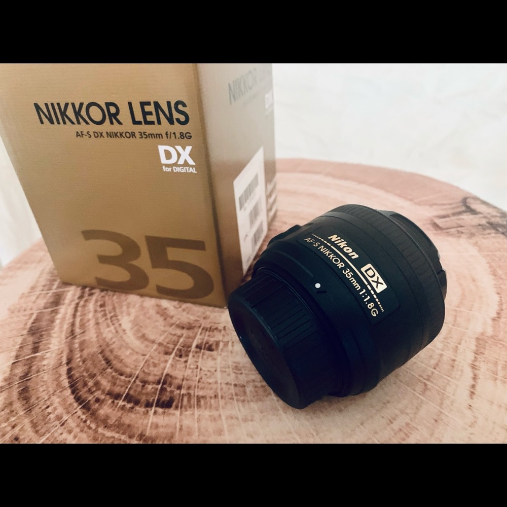 Nikon Nikkor 35 mm F/1.8G AF-S DX Lens.